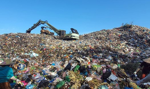 Bạc Liêu cho đến nay vẫn chưa có Nhà máy xử lý rác, bãi rác tập trung đã quá tải (ảnh Nhật Hồ)