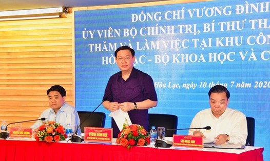 Bí thư Thành ủy Vương Đình Huệ kết luận buổi làm việc ngày 10.7. Ảnh: hanoi.gov