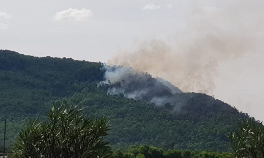 Vụ cháy rừng bùng phát ở xã Diễn Lộc (Diễn Châu-Nghệ An). Ảnh: Nguyễn Trường