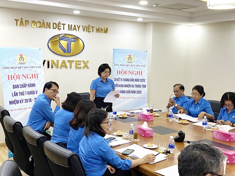 Điểm cầu họp trực tuyến Ban chấp hành Công đoàn Dệt may Việt Nam tại Thành phố Hồ Chí Minh. Ảnh:CĐDM