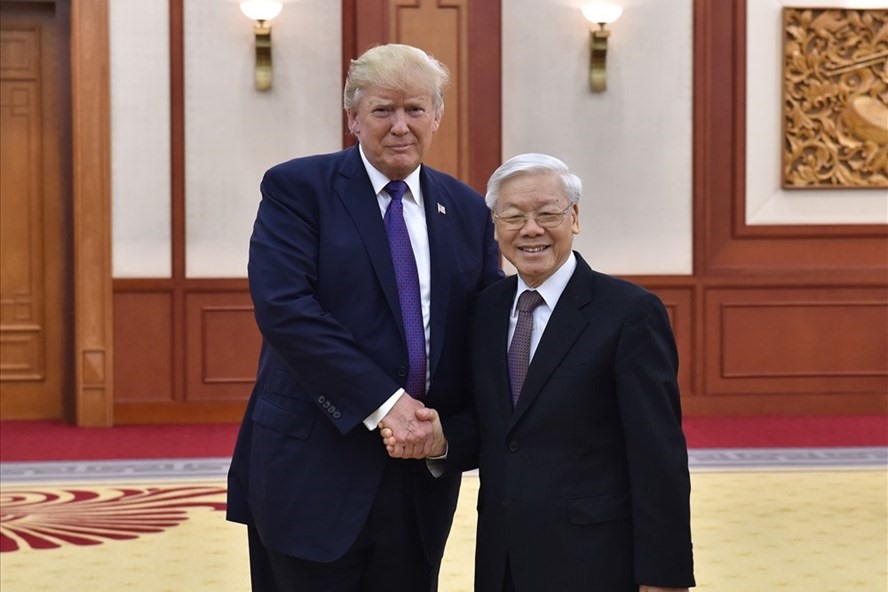 Tổng thống Donald Trump chào xã giao Tổng Bí thư Nguyễn Phú Trọng trong khuôn khổ chuyến thăm cấp Nhà nước tới Việt Nam ngày 12.11.2017. Ảnh: Hải Nguyễn