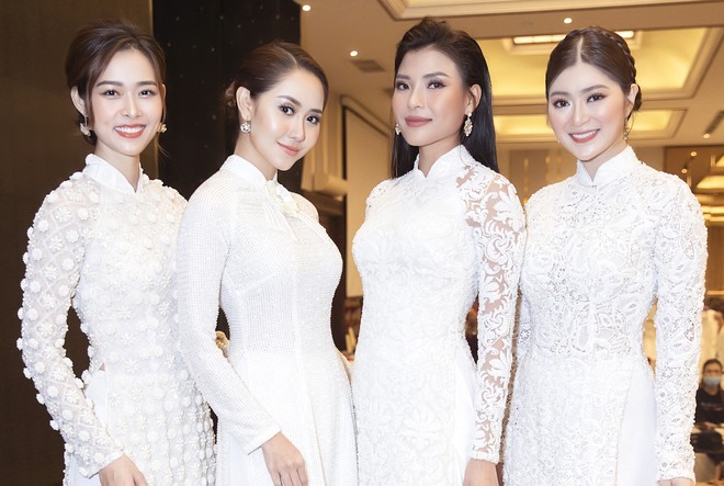 Dàn mỹ nhân đình đám của showbiz diện thiết kế áo dài trắng nền nã. Ảnh: NSCC