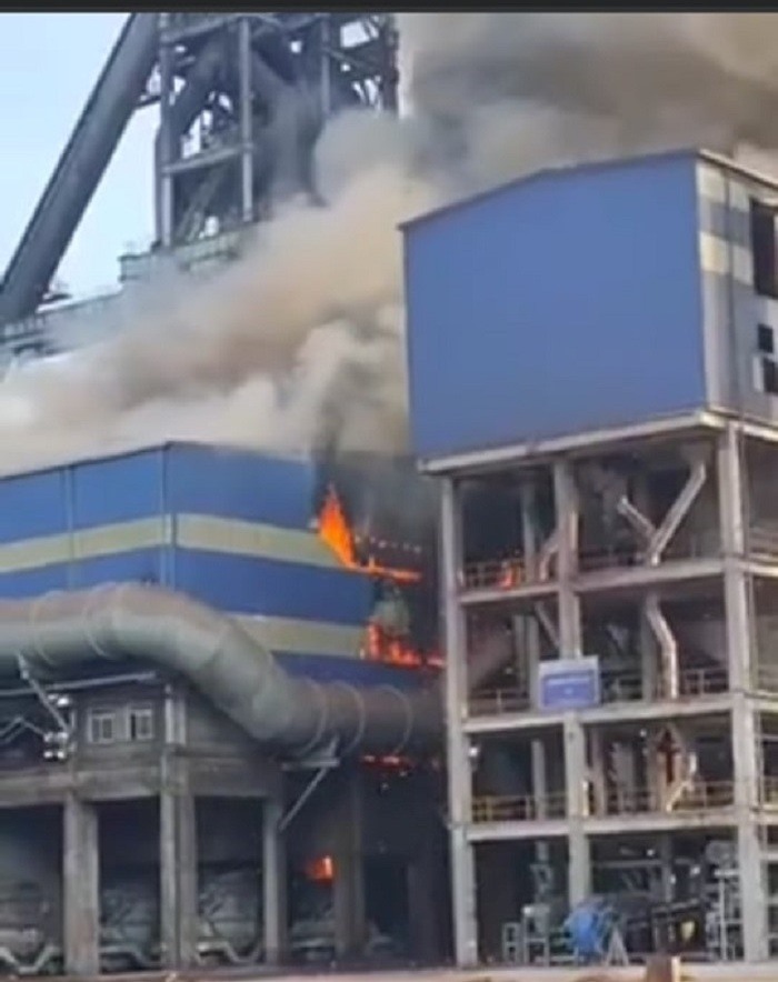 Cháy nhà máy gang thép Hòa Phát Dung Quất. Ảnh: Chụp màn hình