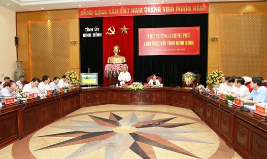 Thủ tướng Nguyễn Xuân Phúc và Đoàn công tác của Chính phủ làm việc với cán bộ chủ chốt tỉnh Ninh Bình. Ảnh: NT