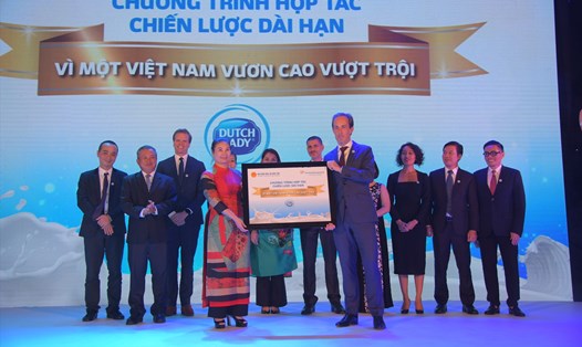 Bộ Giáo Dục &  Đào Tạo và FCV công bố chương trình hợp tác chiến lược Vì Một Việt Nam vươn cao vượt trội.