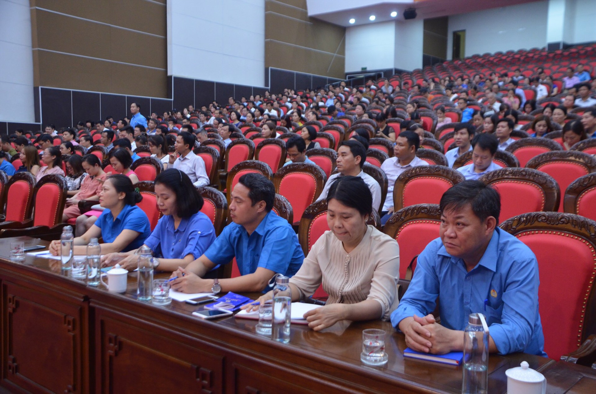 Các đại biểu dự buổi tập huấn về Điều lệ Công đoàn Việt Nam. Ảnh: Bá Mạnh