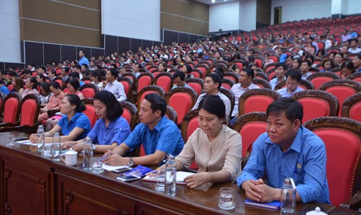 Các đại biểu dự buổi tập huấn về Điều lệ Công đoàn Việt Nam. Ảnh: Bá Mạnh
