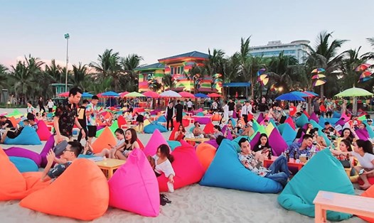 Hiện Đà Nẵng đã có nhiều hoạt động văn hóa- giải trí về đêm sôi động tại các bãi biển, ven sông Hàn.