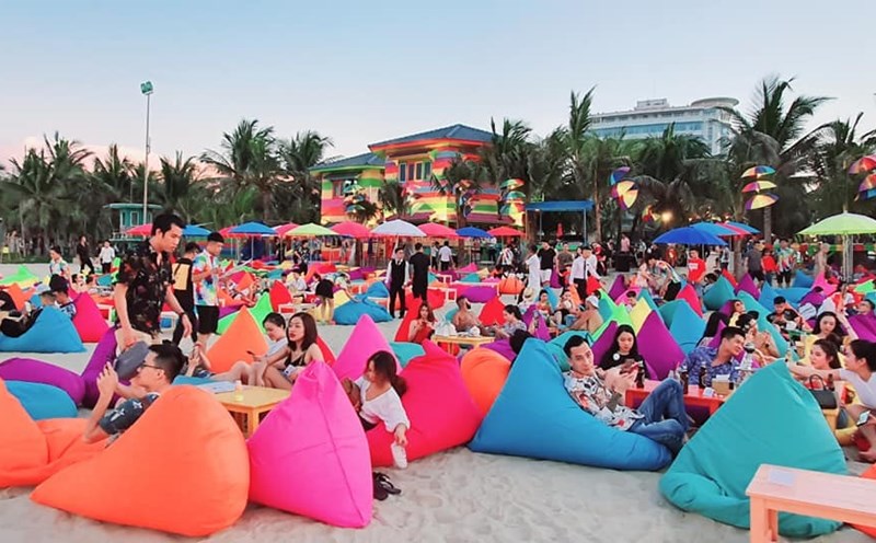 Hiện Đà Nẵng đã có nhiều hoạt động văn hóa- giải trí về đêm sôi động tại các bãi biển, ven sông Hàn.