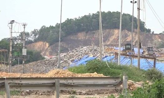 Bãi rác Nam Sơn. Ảnh Phạm Đông