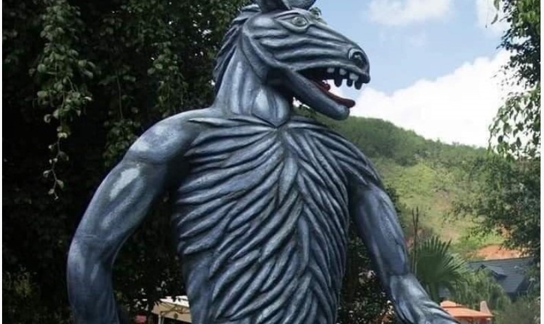 Tượng hình nhân tạo tại khu du lịch Bảy Núi được cho là phản cảm, khiến dư luận dậy sóng. Ảnh: Thanh Hải