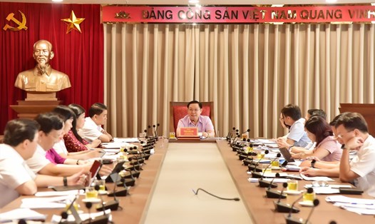 Bí thư Thành ủy Vương Đình Huệ chủ trì phiên họp.