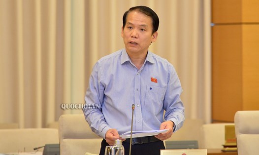 Chủ nhiệm Ủy ban Pháp luật Hoàng Thanh Tùng báo cáo một số nội dung. Ảnh Quochoi.vn