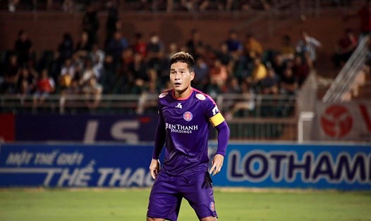 Quốc Long là Đội trưởng của Sài Gòn - đội bóng dẫn đầu BXH V.League 2020 với 9 trận bất bại. Ảnh: SGFC