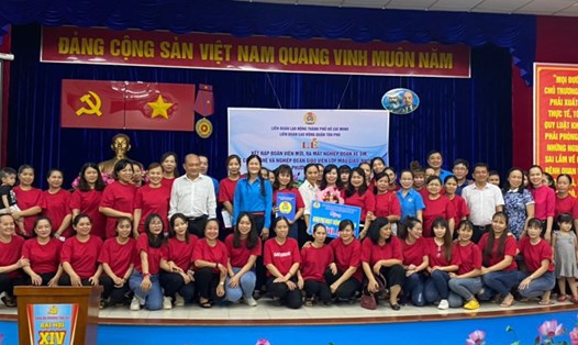 LĐLĐ Quận Tân Phú thành lập nghiệp đoàn xe ôm và nghiệp đoàn giáo viên mầm non. Ảnh: Đức Long