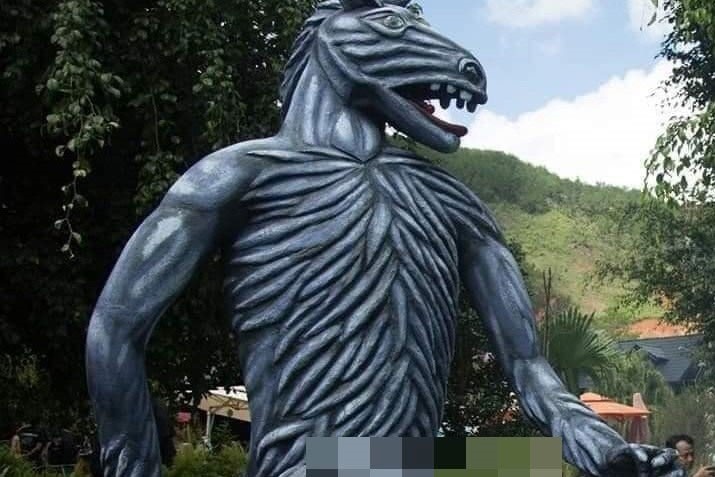 Một bức tượng phản cảm bên trong khu du lịch Quỷ Núi ở Lạc Dương, Lâm Đồng. Ảnh Thanh Hải