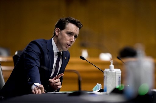 Thượng nghị sĩ Mỹ Josh Hawley, người đề xuất dự luật cấm nhân viên liên bang sử dụng ứng dụng Tiktok trên thiết bị do Chính phủ Mỹ cấp. Ảnh: AFP