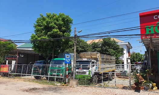 Hạt giao thông tại xã Đà Sơn biến thành nơi để ôtô. Ảnh: QĐ