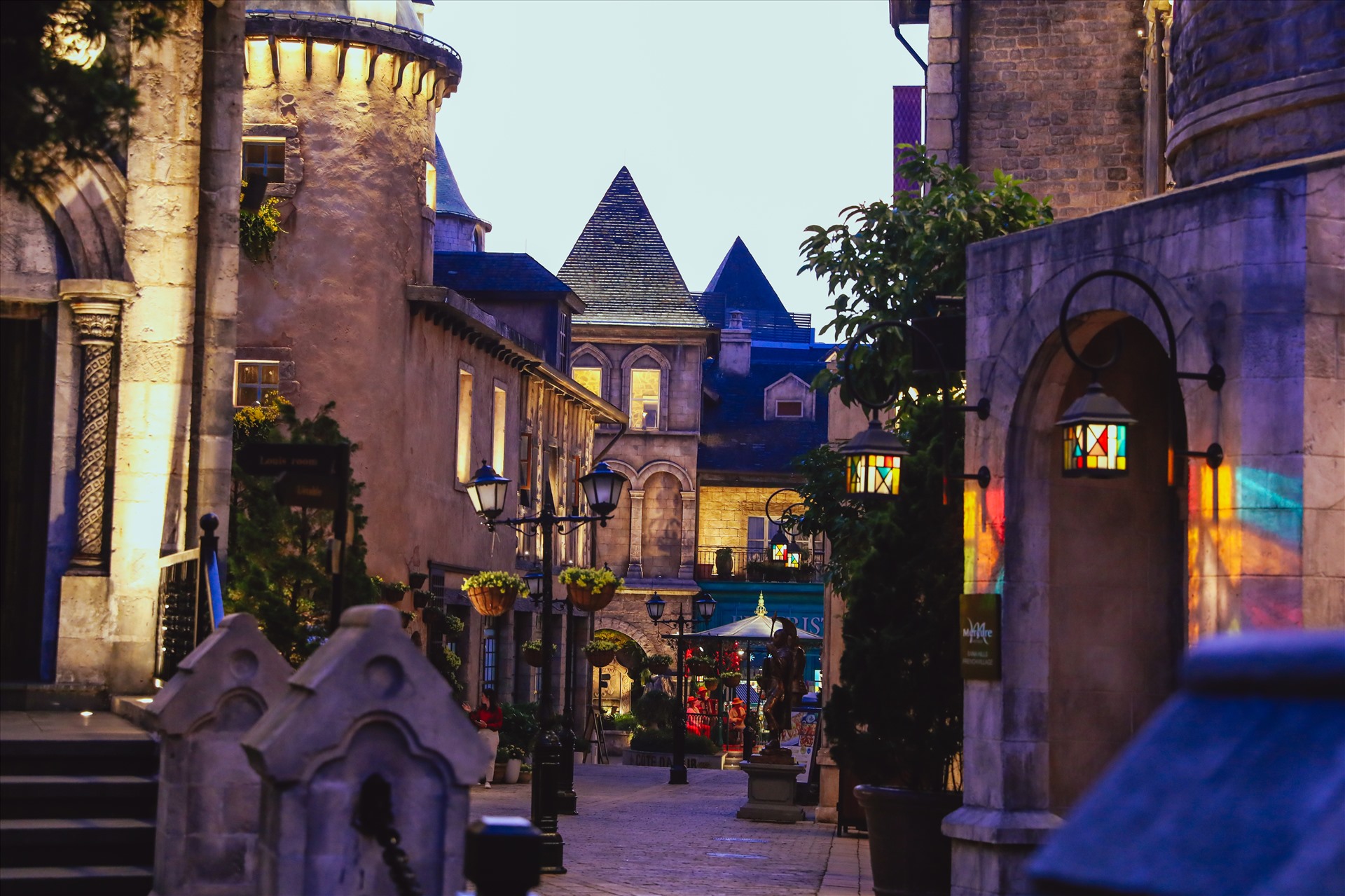 Bà Nà lung linh về đêm. Ảnh: Minh Phương.