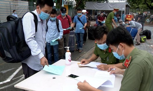 Hơn 45.000 đối tượng bị ảnh hưởng bởi dịch COVID-19 ở tỉnh Bà Rịa-Vũng Tàu đã nhận được tiền hỗ trợ. Ảnh: Nguyên Dũng