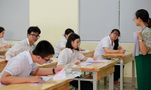 Thí sinh tham dự kỳ thi vào lớp 10 tại Hà Nội. Ảnh: Hải Nguyễn