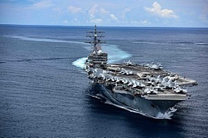Tàu sân bay USS Ronald Reagan đi qua eo biển San Bernardino từ biển Philippines vào Biển Đông. Ảnh: Hải quân Mỹ.