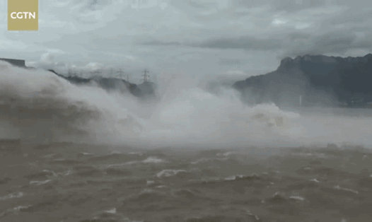 Đập Tam Hiệp đón thêm đợt lũ mới từ thượng nguồn sông Dương Tử. Nguồn: CGTN.