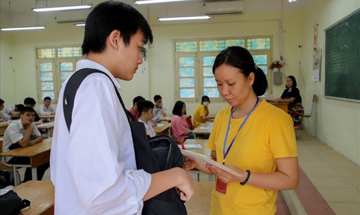 Thí sinh ở Hà Nội đã hoàn thành kỳ thi vào lớp 10 trường THPT công lập. Ảnh: Tiến Duật