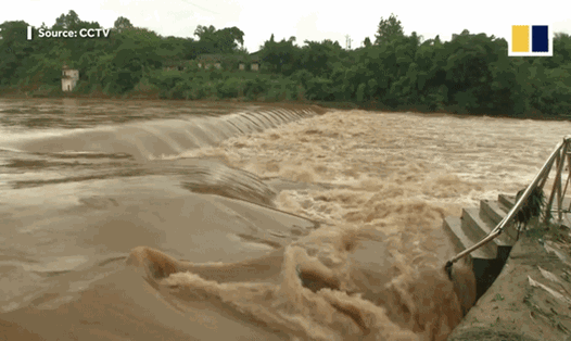 Bộ Thủy lợi Trung Quốc cho biết, lũ lụt đang xảy ra cùng lúc tại sông Dương Tử, sông Hoài Hà và hồ Thái Hồ... khiến tình hình đang rất nguy cấp. Ảnh: SCMP