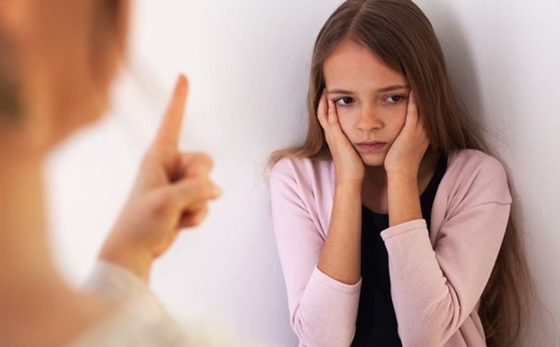 Những câu gây tổn thương mà cha mẹ nên tránh nói với con trẻ