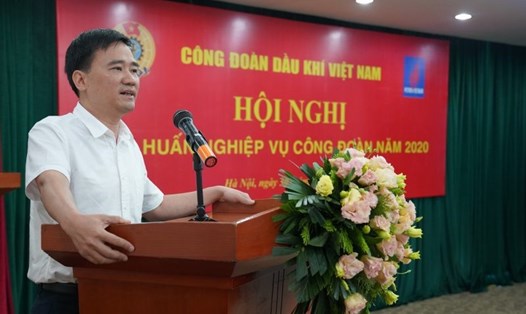 Phó Chủ tịch Công đoàn Dầu khí Việt Nam Vũ Anh Tuấn phát biểu khai mạc Hội nghị tập huấn nghiệp vụ công đoàn năm 2020. Ảnh: CĐ DKVN