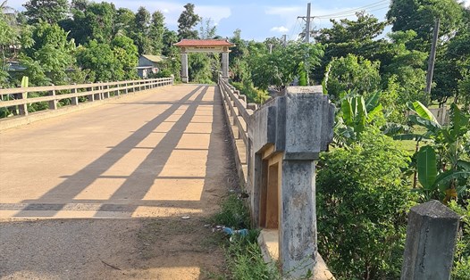 Cây cầu Pa Nho được xây dựng từ năm 2005. Ảnh: LC.