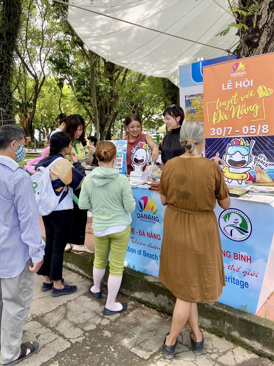 Đà Nẵng - Quảng Nam - Thừa Thiên Huế và Quảng Bình tham dự Ngày Hội Du lich TPHCM. Ảnh: Thuỳ Trang