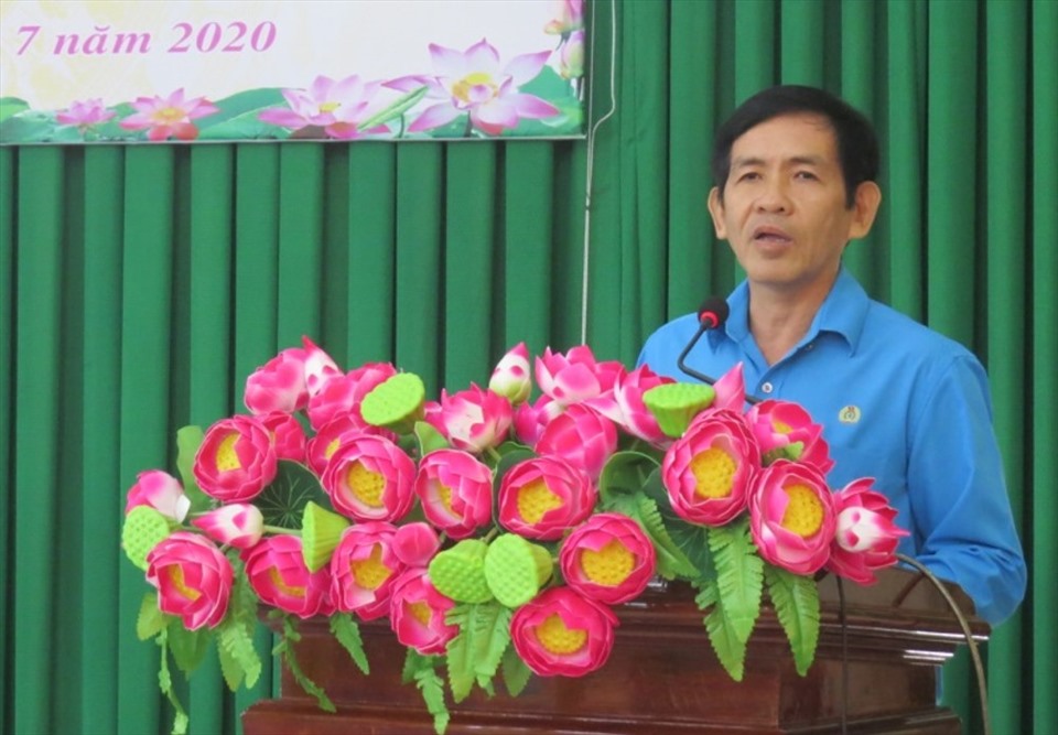 Ông Trần Hoàng Vũ, Chủ tịch LĐLĐ tỉnh Đồng Tháp phát biểu khai mạc Hội nghị tập huấn. Ảnh: Lưu Hùng