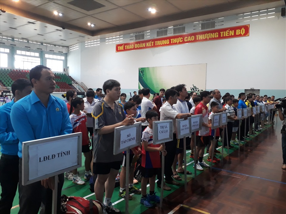 Giải cầu lông chào mừng Ngày thành lập Công đoàn 28.7 ở Tiền Giang. Ảnh: K.Q