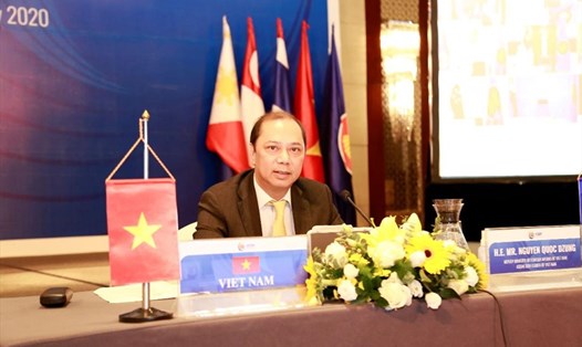 Thứ trưởng Ngoại giao Nguyễn Quốc Dũng chủ trì cuộc họp ngày 20.7.2020. Ảnh: Bộ Ngoại giao