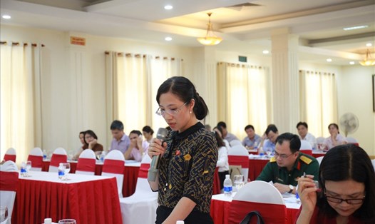 Đại biểu Đinh Thị An Phong thảo luận tại tổ 4-HĐND tỉnh Nghệ An chiều 20.7. Ảnh: T. Tuyên