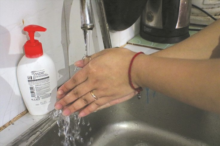 Da khô do thường xuyên rửa tay, phải làm sao?