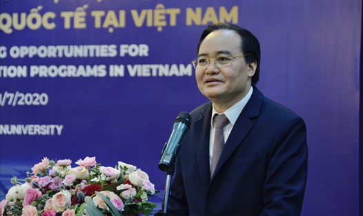 Bộ trưởng Phùng Xuân Nhạ: Thúc đẩy cơ hội học tập chương trình giáo dục quốc tế tại Việt Nam là cách để giữ nguồn chi phí dành cho du học ở lại Việt Nam.