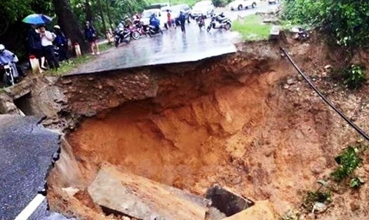 Sạt lở đất phá hỏng đường giao thông tại Lai Châu. Ảnh: Thanh Hoài