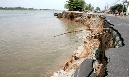 Thủ tướng Chính phủ Nguyễn Xuân Phúc vừa phê duyệt Đề án "Phòng, chống sạt lở bờ sông, bờ biển đến năm 2030”. Ảnh: Ngọc Hà