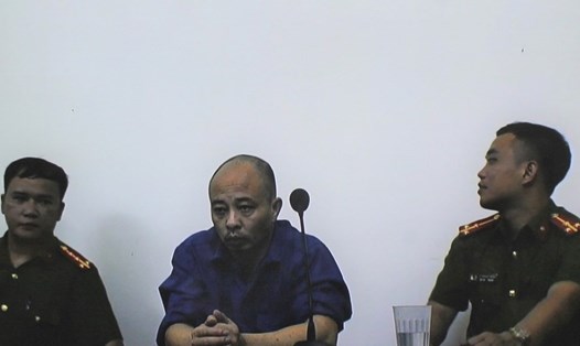 Nguyễn Xuân Đường (ở giữa) đang bị điều tra, khởi tố với một loạt tội danh liên quan đến cố ý gây thương tích, Cưỡng đoạt tài sản... Ảnh: Mai Chi.