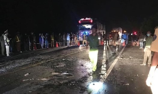 Sau vụ tai nạn giao thông thảm khốc làm 8 người chết, 7 người bị thương, tỉnh Bình Thuận kiến nghị cải tạo Quốc lộ 1A. Ảnh: Phan Thành