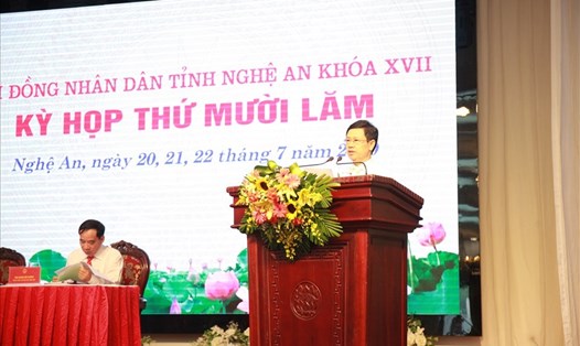 Chủ tịch HĐND tỉnh Nghệ An Nguyễn Xuân Sơn bế mạc kỳ họp. Ảnh: Trần Tuyên