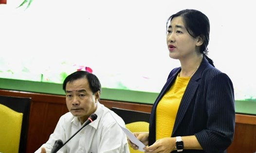 Bà Nguyễn Thị Ngọc Bích, Phó Giám đốc Sở GD-ĐT Vĩnh Long cung cấp thông tin kỳ thi tốt nghiệp THPT 2020. Ảnh: Đ.P