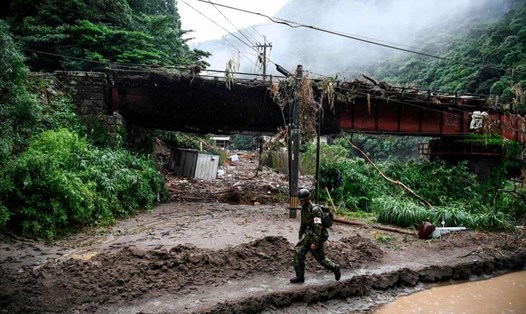 Một khu vực bị mưa lớn ở Ashikita, Nhật Bản. Ảnh: AFP
