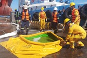 Diễn tập cho cán bộ, công nhân để ứng phó với sự cố tràn dầu trên biển