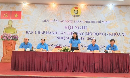 Bà Trần Thị Diệu Thúy, Chủ tịch LĐLĐ TPHCM phát biểu khai mạc hội nghị. Ảnh Nam Dương