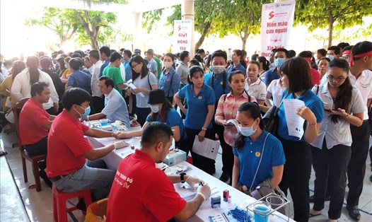 CNVCLĐ tỉnh Tây Ninh tham gia hiến máu nhân đạo.