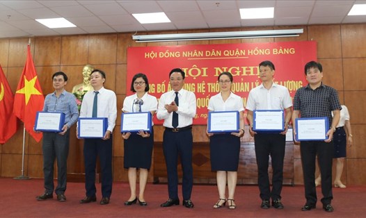 Bàn giao tài liệu áp dụng hệ thống tiêu chuẩn ISO 9001:2015 tại quận Hồng Bàng - ảnh MH